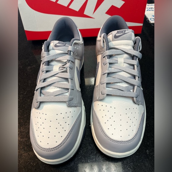 Sz 10 Nike Dunk Low SE
Light Carbon - Picture 2 of 8